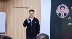 <b>茹通过“房源帮手”为客户引见房源链家供图郑</b>